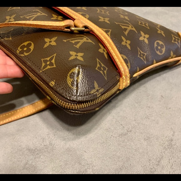 Authentic Louis Vuitton Coussin GM - Picture 6 of 16